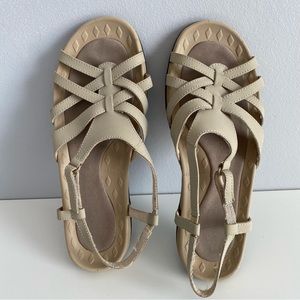 Lands’ End Sandals size 8